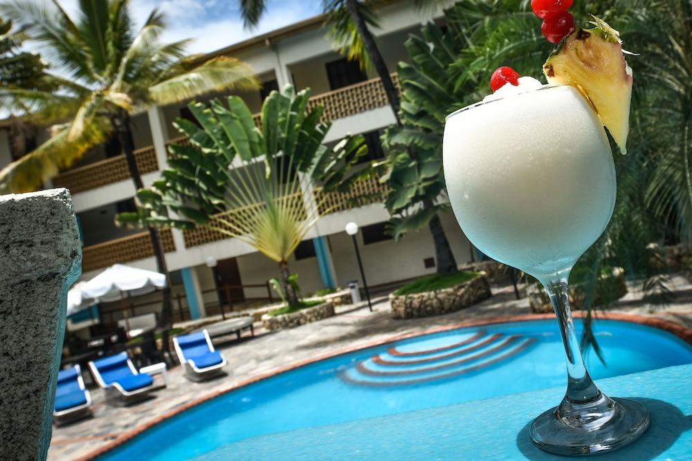 Acuarium Suite Resort La Viva Exterior photo